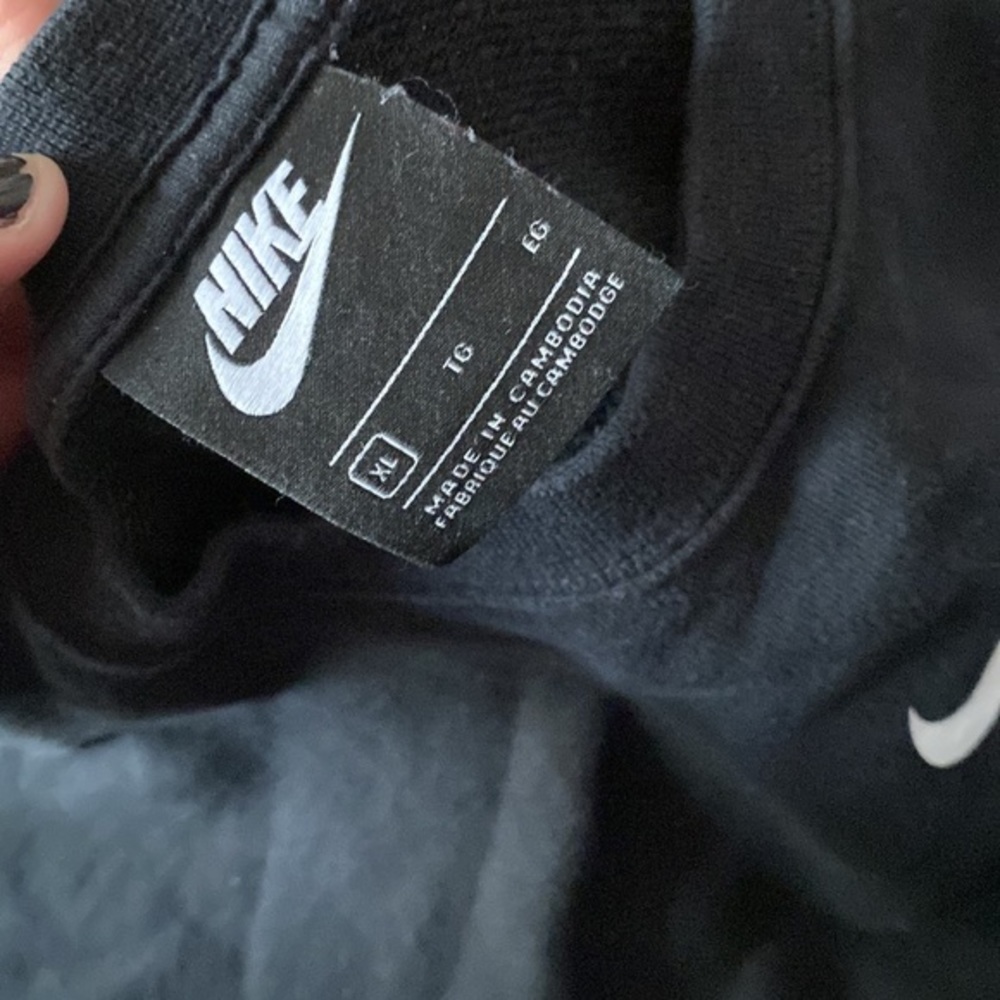 Nike cropped hoodie XL worn once EUC adjustable waist. - Picture 4 of 5